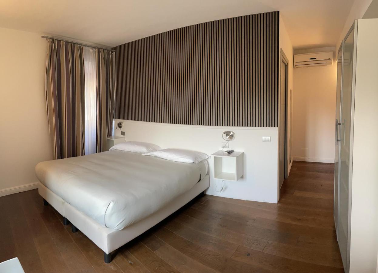Hotel Il Vecchio Borgo Relais Como Exterior foto