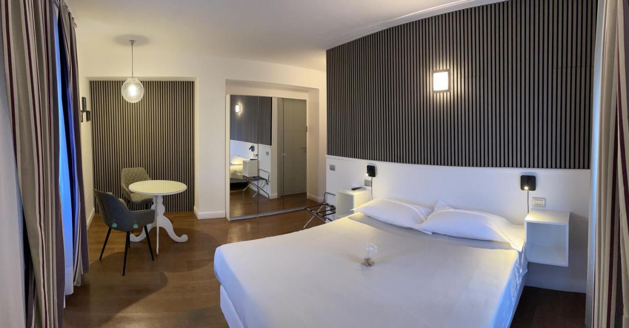 Hotel Il Vecchio Borgo Relais Como Exterior foto